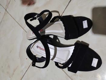 Product Review of Hak tahu simple kepang suede fashion korea Sandal Hitam Wanita Sendal from R**s k**y s**p 2