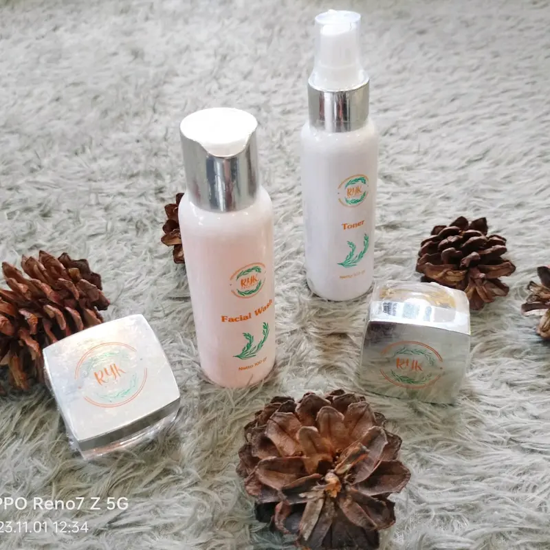 Ryk skincare kosmetik  skincare yang bisa membuka aura,mencerahkan, menghilangkam flek ,menghempaskan  jerawat,menyamarkan bekas jerawat 1