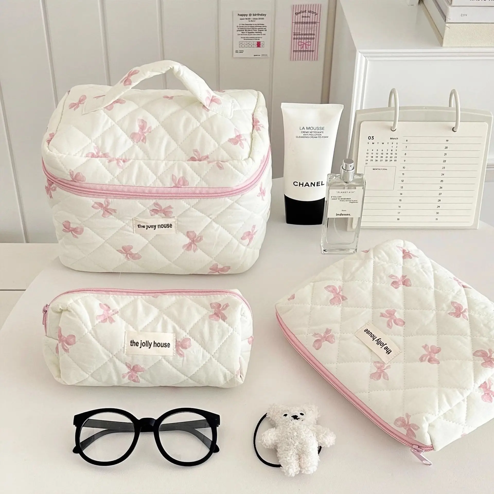 Korean Style Large Capacity Bowknot Makeup Bag - Portable Travel Toiletry Organizer for Girls, Quilted Cute Cosmetic Storage Pouch, Ideal for Students & Travel Essentials