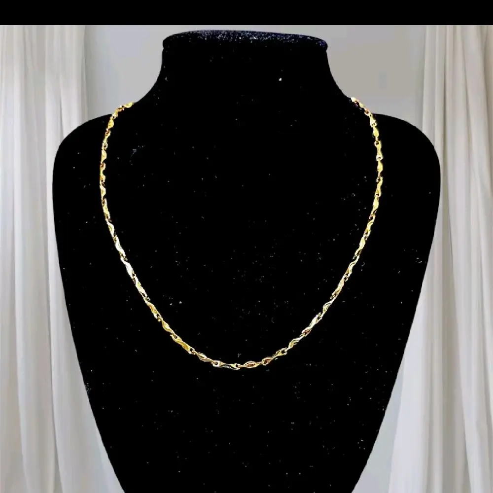 Dây giọt nước 2,5 chỉ ,titan 18k cao cấp , ko đen ko phai ko gỉ ,ký hiệu 18k , bảo hành 12 tháng sản phẩm
