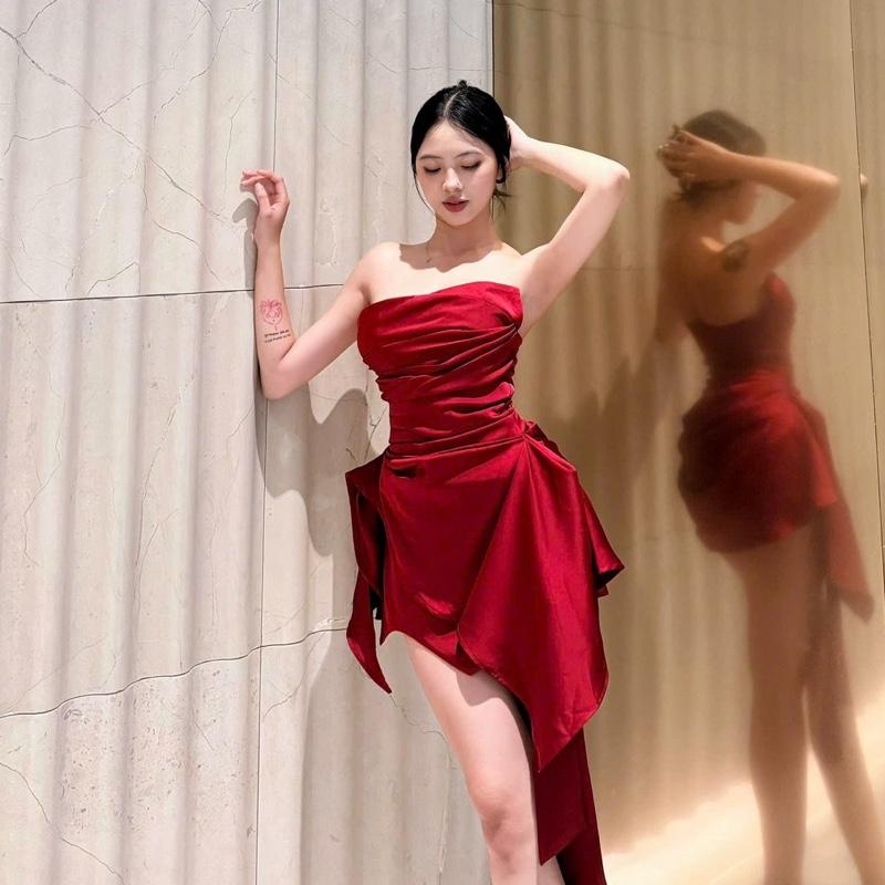  Váy cúp lụa xếp ly phối tà đơn giản sang trọng 