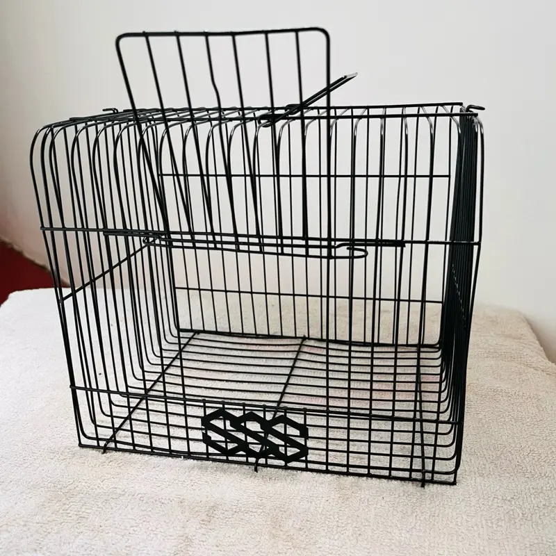 Kandang Untulan Kotak Besi SSS untuk Hewan Peliharaan Seperti Burung Hamster Anak Ayam dengan Desain Praktis dan Fungsional Dimensi 23x17x19 cm Ideal untuk Perjalanan