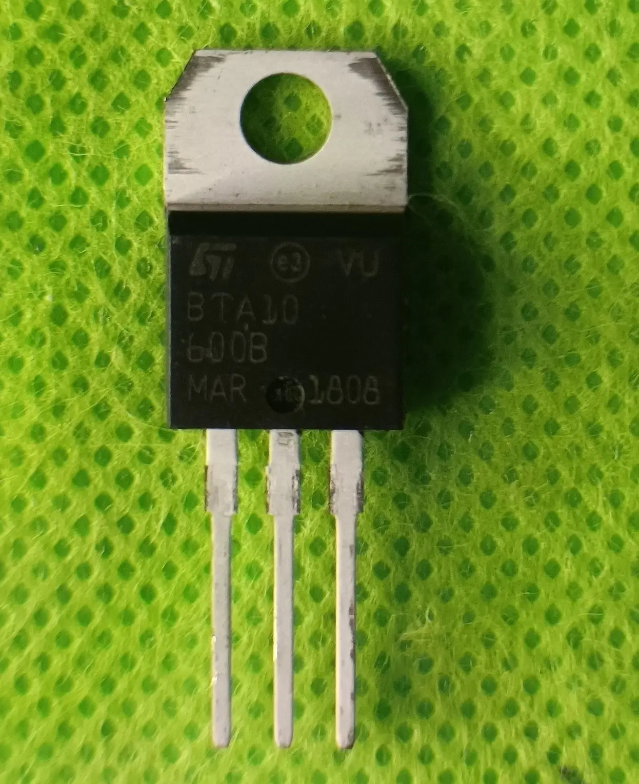 BTA10-600B 10A / 600V Triac TO220