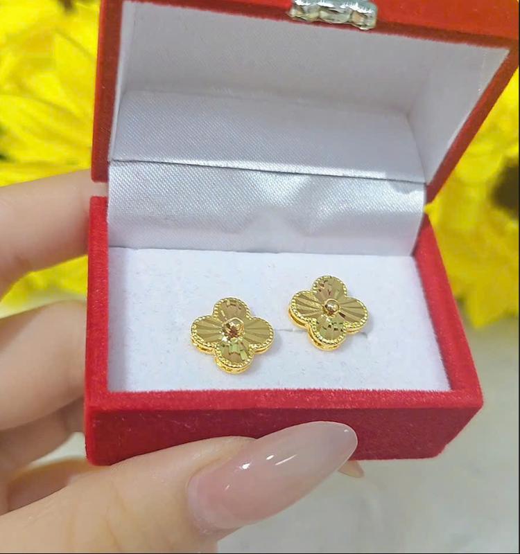 Bông tai cỏ 4 lá chạm máy sáng đẹp khóa chốt đẩy