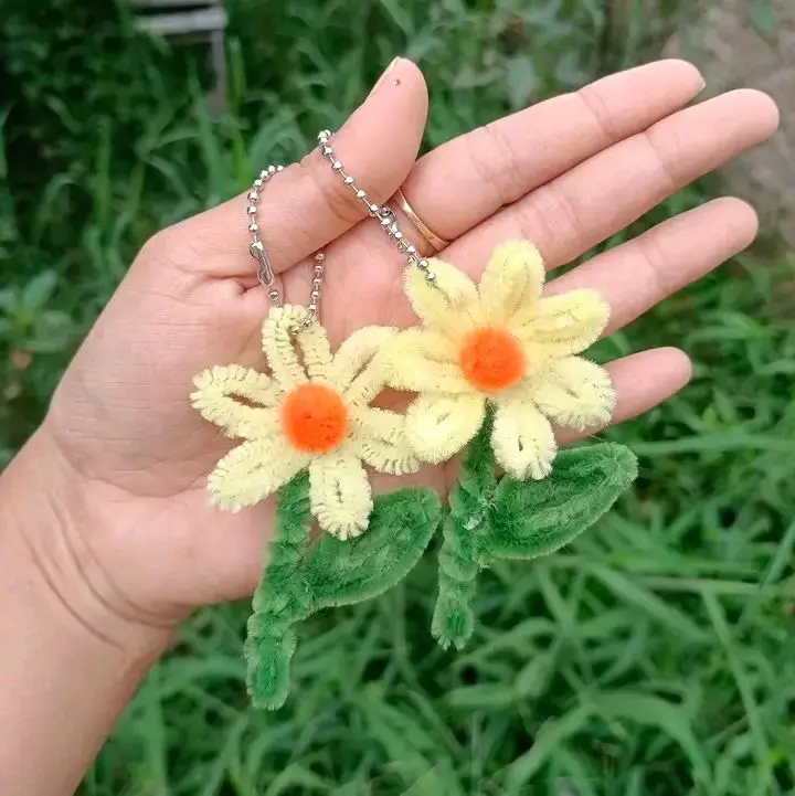 Gantungan kunci kawat bulu bentuk bunga 1
