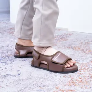 Sandal Diabetes Adjustable Wanita / Pria. Sandal Kesehatan Kaki Sensitif Super Empuk, Sandal Pasca Perban Ringan dan Empuk. - Jenna - Coklat Tua