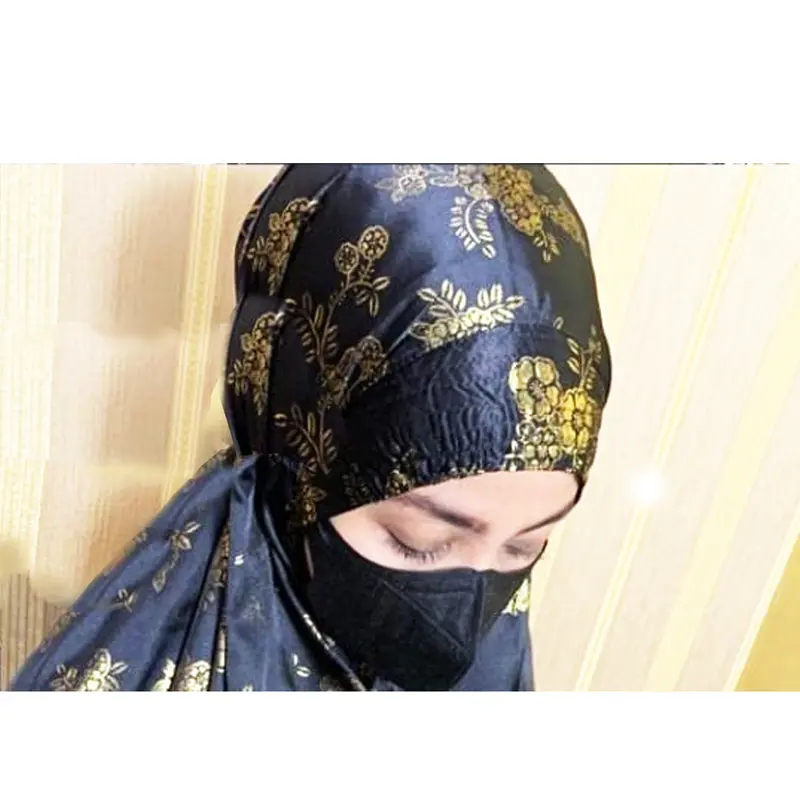 Mukena Kemewahan Bahan Sutra Hitam Motif Gold & Silver Ukuran Jumbo 3