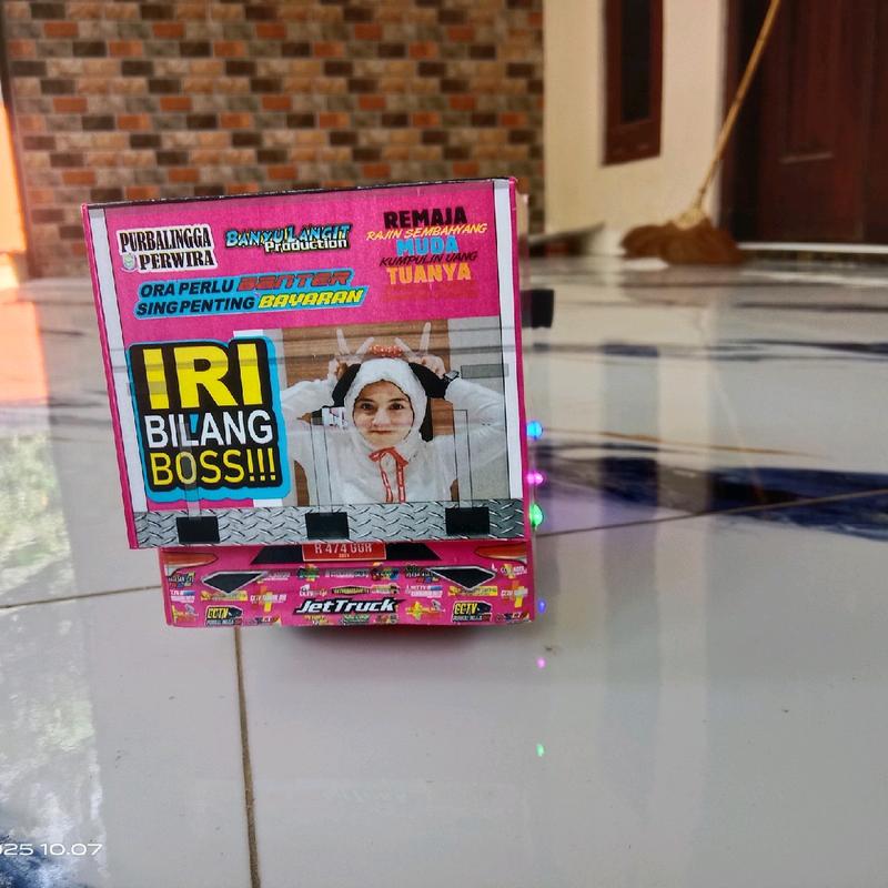 miniatur truk oleng murah full lampu Toys Mainan Hadiah 1