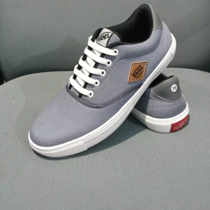 Miliki Sepatu Sport Untuk Kerja 0
