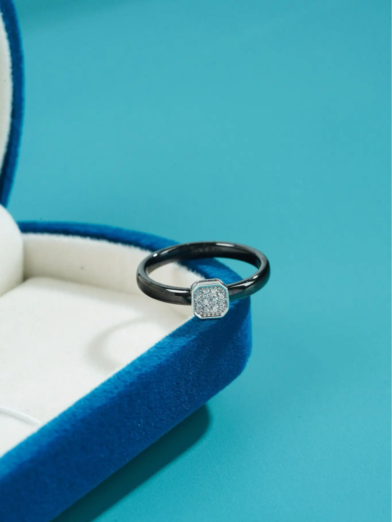 Cincin Emas Keramik Kadar 17K Cor Model Kotak Ad Full - Warna White Gold