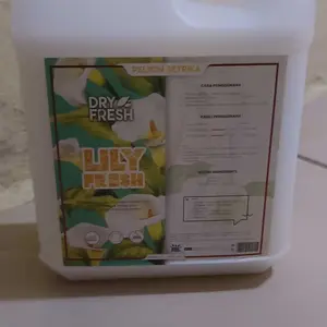 PELICIN SETRIKA LAUNDRY PENGHARUM LAUNDRY PREMIUM AROMA FLORAL Cairan pewangi strika laundry 1000ML