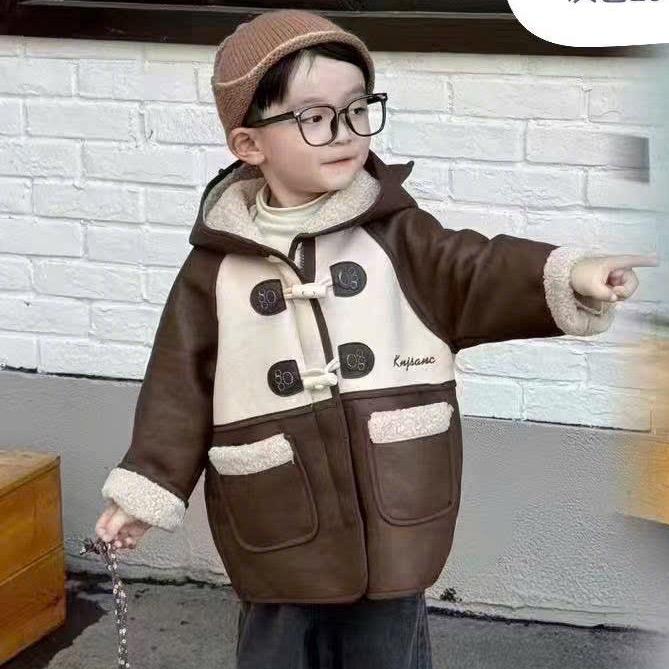 MẸ THÓC Áo khoác da mũ sừng thêu chữ Knjsonc 825123 hàng QCCC by KID CLOTHING