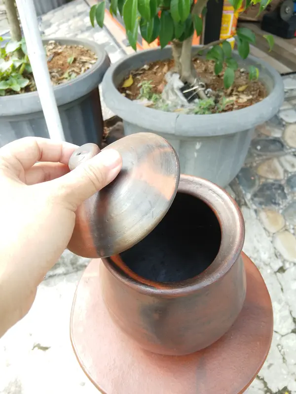 Kendil Tanah Liat Kendil Tempat Ari-Ari Kayu diameter 15cm tinggi 17cm 1
