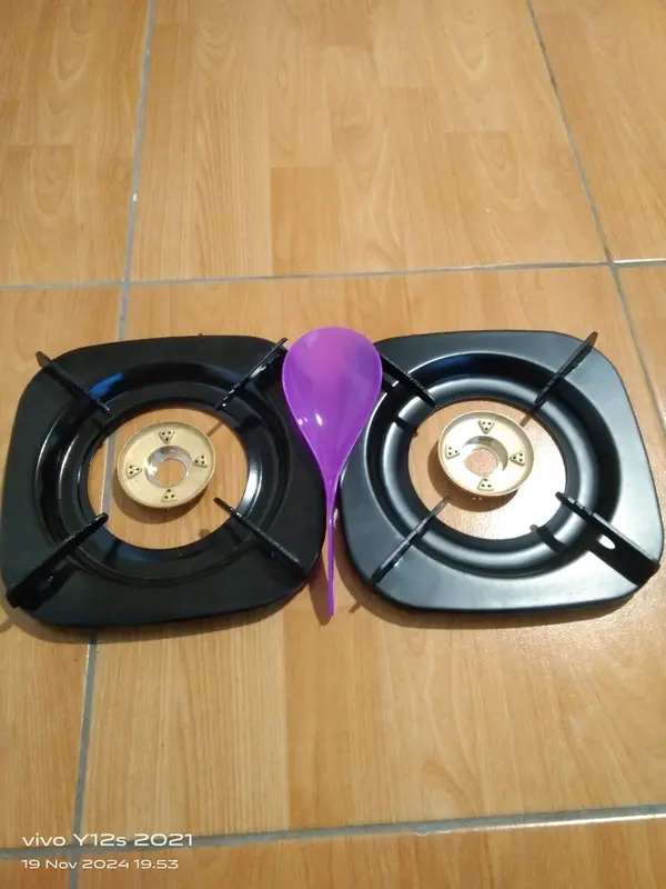 Rinnai Tatakan Tungku Besi Kompor Rinnai Kecil 2 Pcs Besi Tungku Kaki 4 Bonus 2 Burner Ring Api 7 Cm Kompor & 1 Centong Nasi 7