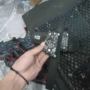 MCC PROJECT Sandal Selop Pria & Wanita Motif Symbol New Sol Hitam 2cm Tinggi Material Sintetis Leather & Karet PVC Kasual Shoes Sendal