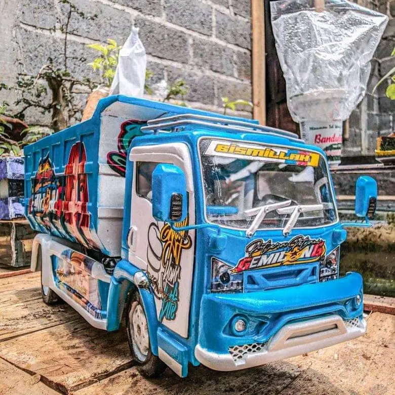minaitur truk oleng canter wahyu abadi biru full lampu leed bisa belok oleng gasruk