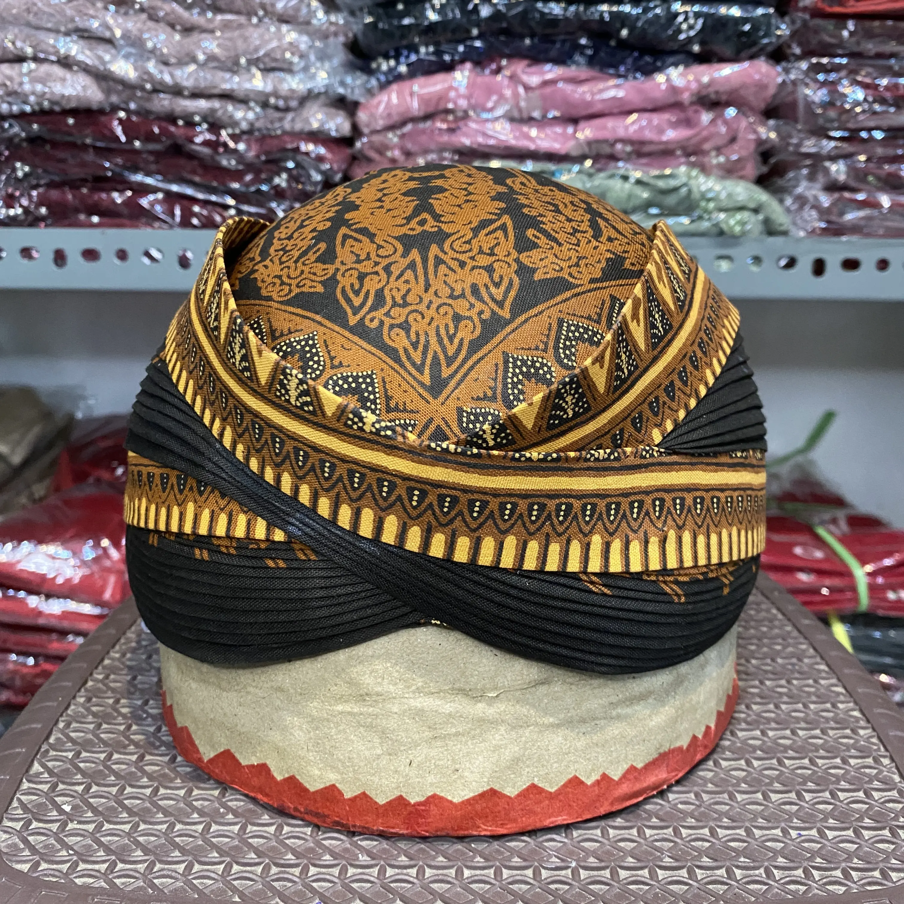 Blankon jawa motif modang untuk among tamu