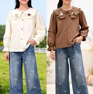 Setelan baju lebaran.  Set kemeja dan celana jeans