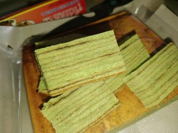 Product Review of lapis legit spesial pandan basah uk.16cmx16cm ADIKA CAKE 100%Halal from S**O 1