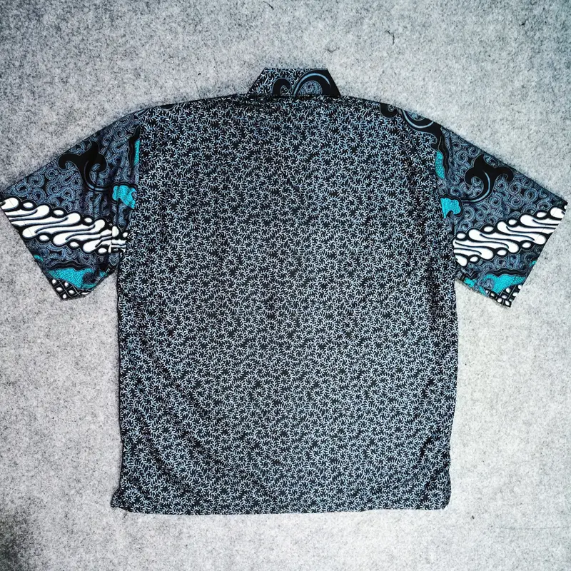 Kemeja Batik Lengan Pendek Pria Elegan Warna Abu-Abu // Motif Kekinian // Katun Halus dan Lembut 3