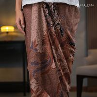 Gambar Hadinata Batik Wanita Rok Lilit Dobby Gulzar Brown - ALL SIZE dari Hadinata Batik Kab. Sukoharjo 4 Tokopedia