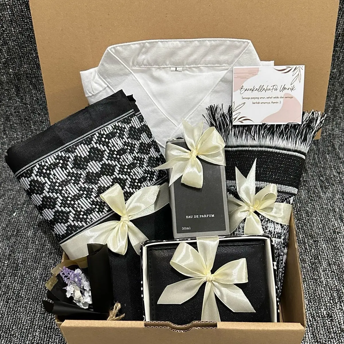 Giftbox hampers kado cowok muslim Lebaran Sarung Sajadah