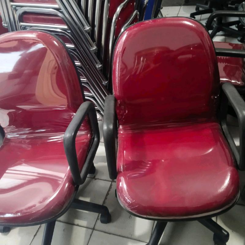 KURSI KANTOR STAFF MANAGER TIPE L HIDROLIK PUTAR SERBAGUNA 1