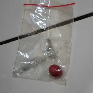 Batu Merah Delima Menyala dalam Air