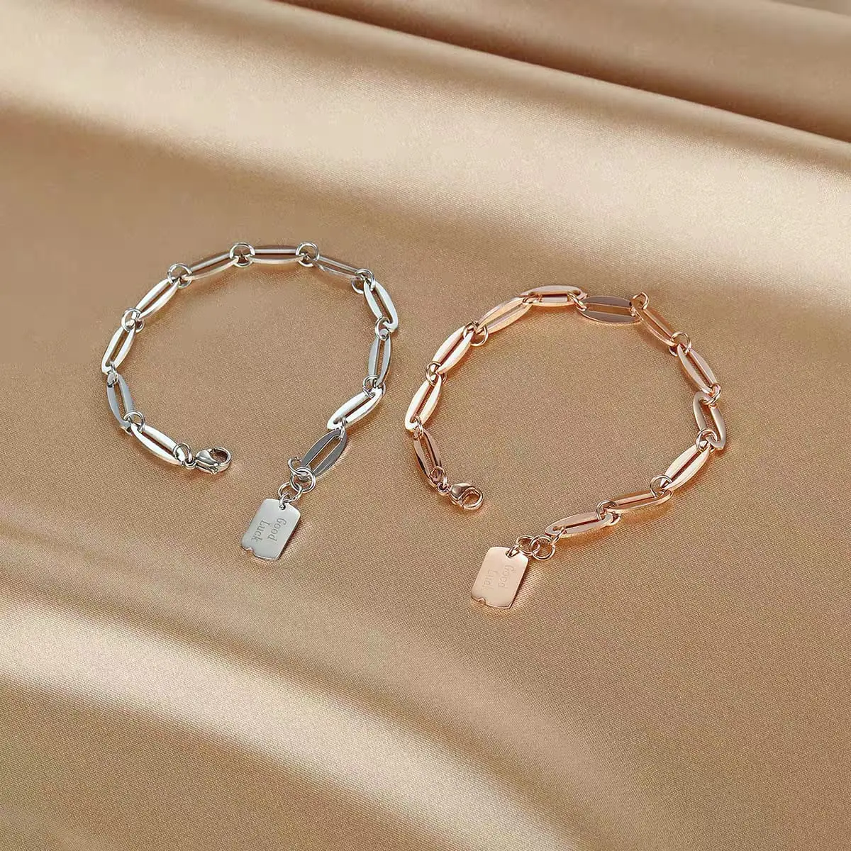 Gelang Tangan  Titanium Wanita Parerclip Mewah Elegan Anti Karat Dan Tidak Mudah Luntur