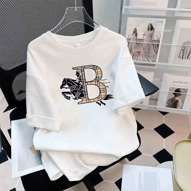 Mode berpakaian di jalan, t-shirt t-shirt pria dan wanita muda, kemeja wanita, baju pria, blus yang nyaman, dan kaos berlengan pendek untuk pria dan wanita