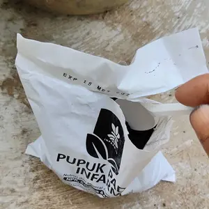 INFARM - Pupuk Padat 1 Kg, Nutrisi Tanaman Vitamin Pohon Bubuk Hitam Penyubur Tanah dan Mendukung Pertumbuhan Akar, Daun dan Buah
