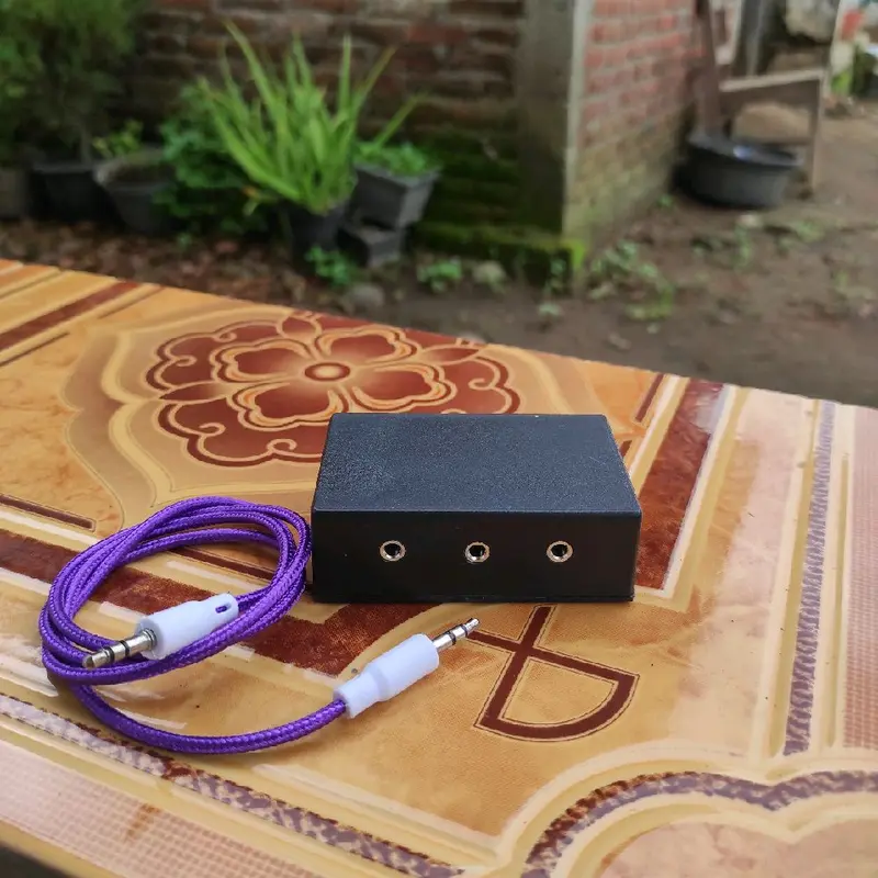 input paralel (1 input 3 output ), free kabel aux 1 pcs tancap ke Handphone 7