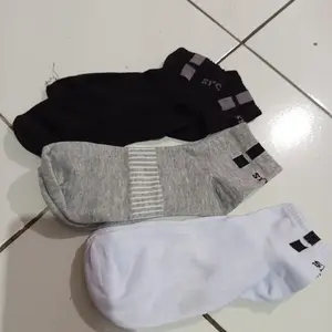 (New Sport 3/4) Paket 3 Pasang Kaos Kaki Olahraga Tebal Fashion Socks Dewasa Pria Wanita Hitam Putih Abu