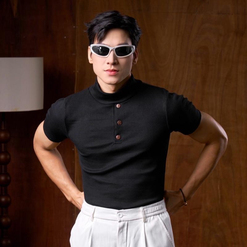 Áo Thun Nam Tay Ngắn Cổ Lọ Phối Ba Nút Form Body Cotton Tăm Gân Thương Hiệu Mr Twins Nam Menswear