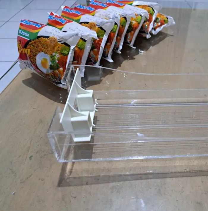 Rak Acrylic Pusher Display Mie Instan Supermarket Minimarket 2
