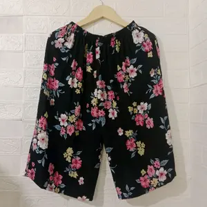 Celana pendek 7/8 Wanita Atau bawah lutut bahan Rayon  Nyaman sehari hari  Motif nya dikirim random Santai Shorts Melar