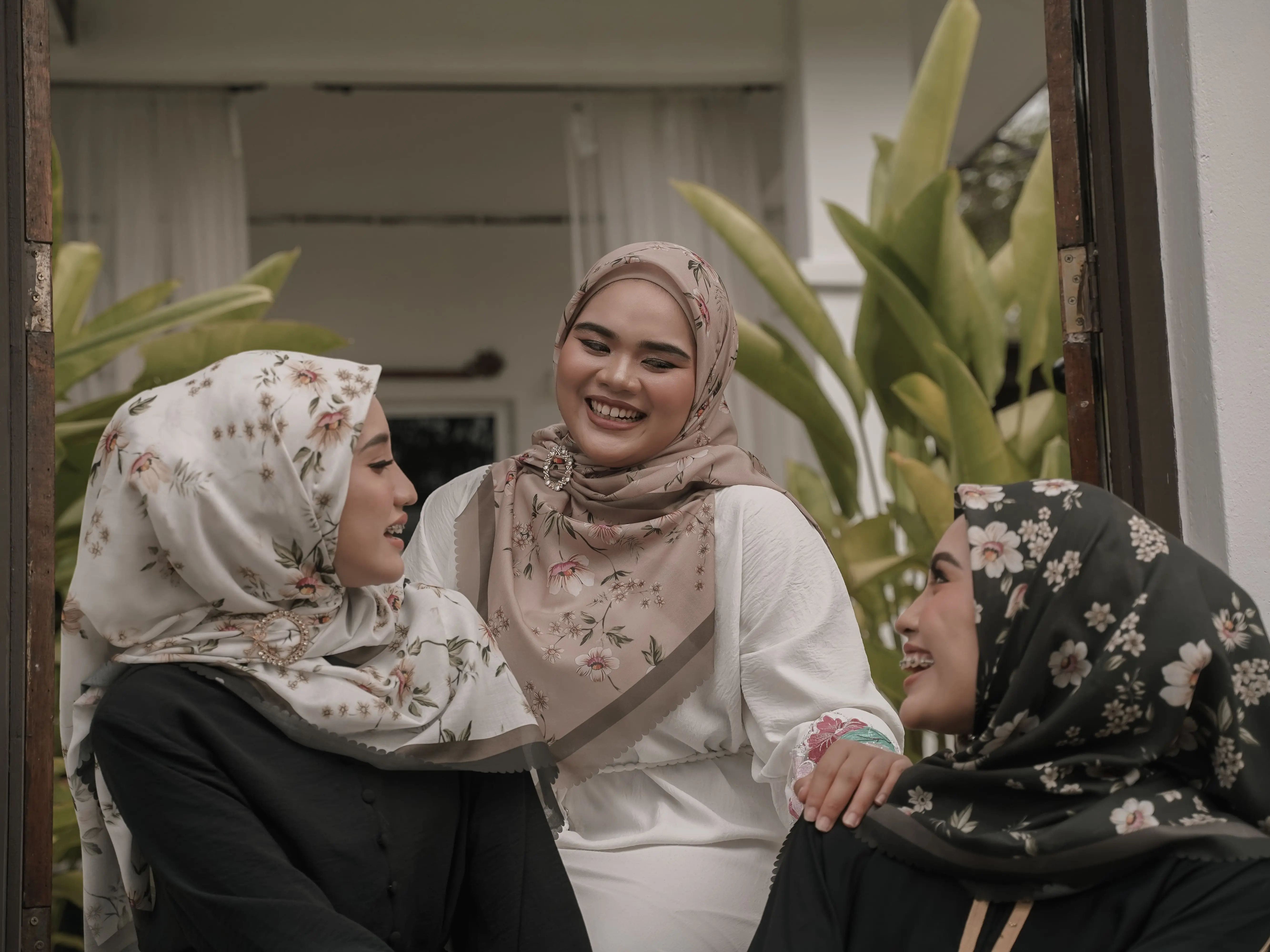 PRINTED SCARF JARDIN DE FLEUR BY QALB ZAHARA