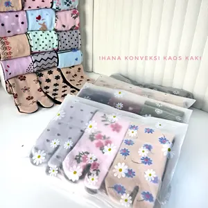 3pasang kaos kaki jempol motif ramdom kemasan Travel / Hampers  kaoskaki / kado kaus kaki nylon spandek panjang sebetis ukuran L premium Dewasa Muslim