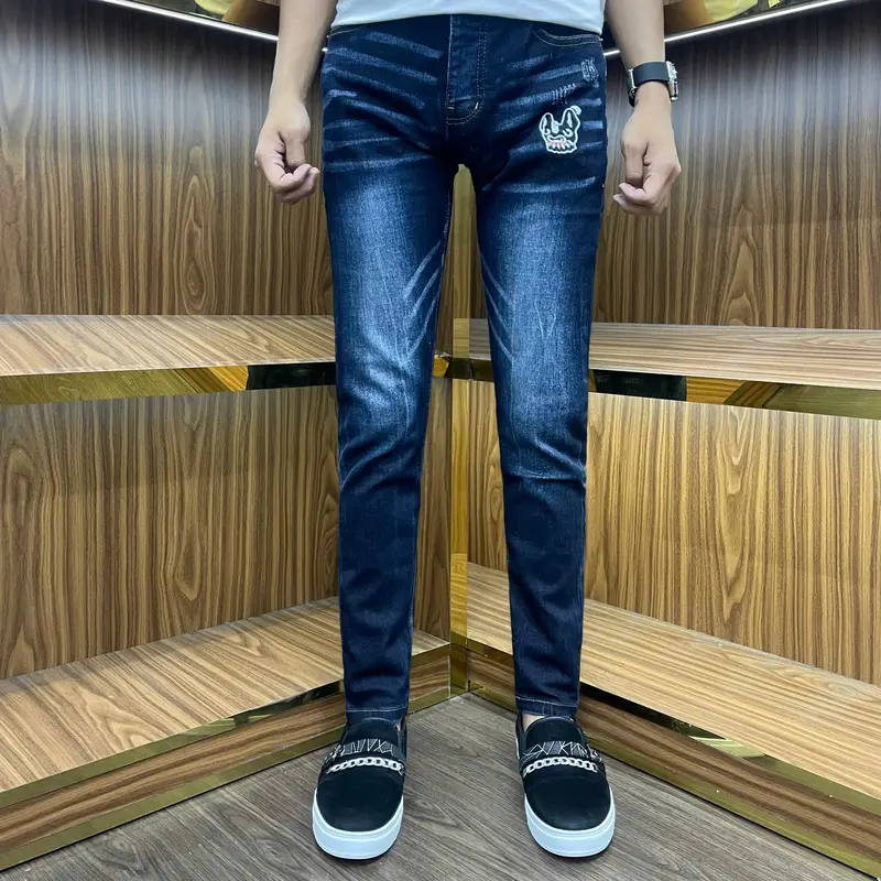 Tổng hợp 8 mẫu quần jeans đen xanh đơn giản có bốn cúc đẹp 4