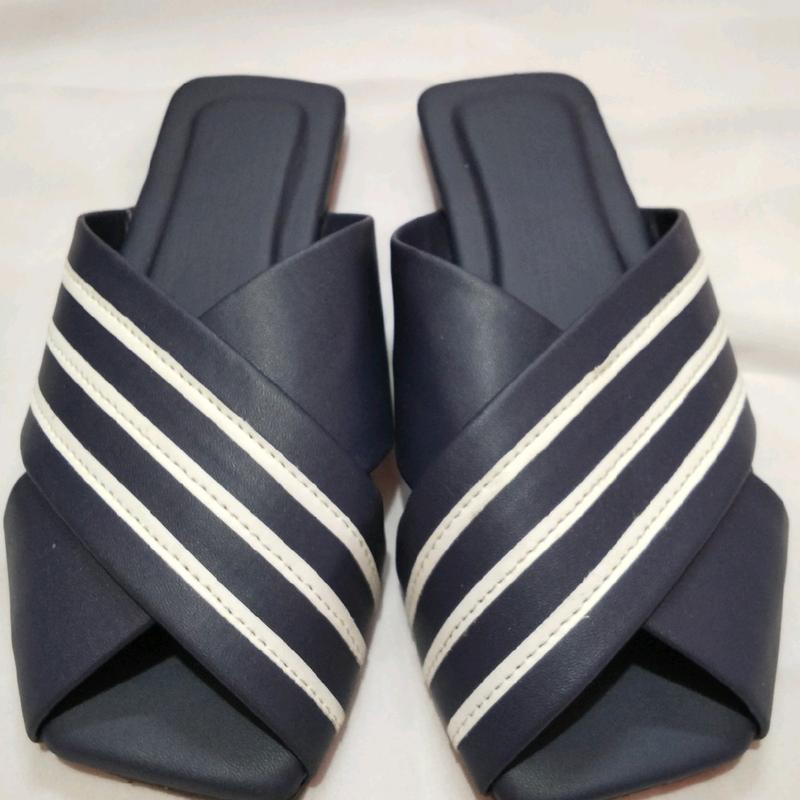DNF store - Sandal Wanita Selop Kekinian~Sendal Terbaru Motif Corak Putih 2024 Shoes Karet 4