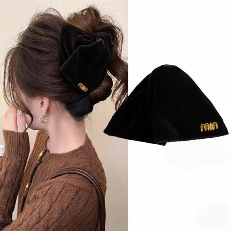 Kẹp tóc nhung tam giác đính chữ đơn giản #681