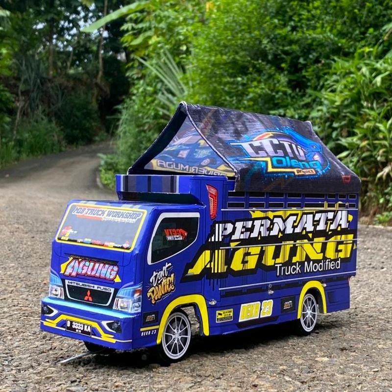 promo murah miniatur truk full variasi lampu dan free terpal Toy 5