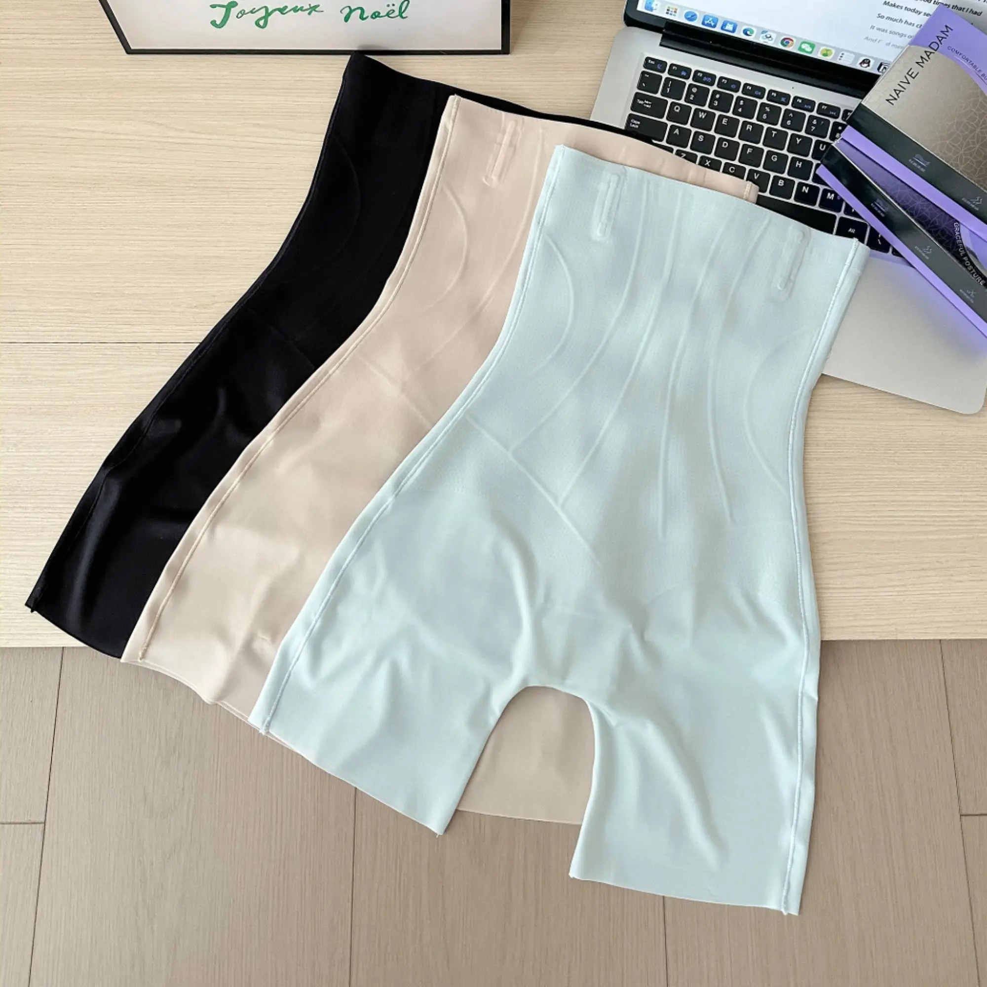 【217016】Jelly-Strip Shaping Leggings with 3D Compression & Seamless Support