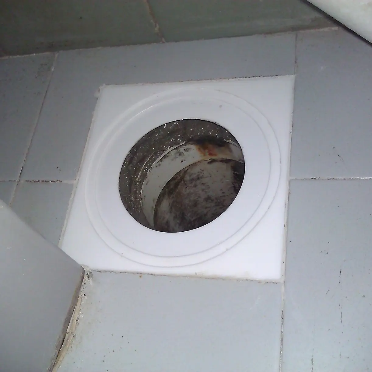 Chokeless (Anti-clogging) floor trap base