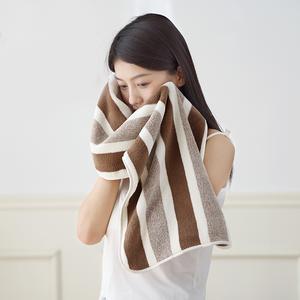 ชุดผ้าขนหนูและผ้าขนหนูอาบน้ำ 8 ชิ้น ซึมซับดีเยี่ยม นุ่มพิเศษ ไส้ห้าดาว มาตรฐานห้องเทีดย้อนยุค รวมผ้าขนหนูอาบน้ำขนาดใหญ่ 2 ผืน ผ้าเช็ดหน้า 2 ผืน และผ้าเช็ดมือ 4 ผืน ของขวัญที่สมบูรณ์แบบสำหรับเพื่อน ๆ และครอบครัว