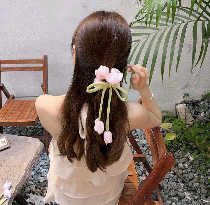 Korea Scrunchie Tulip Flower / Scrunchie Bunga Tulip / Ikat Rambut Kekinian / Kunciran Juntai Tulip Rambut Estetic Wanita Korea Scrunchie Tulip Flower / Scrunchie Bunga Tulip / Ikat Rambut Kekinian / Kunciran Juntai Tulip Rambut Estetic Wanita