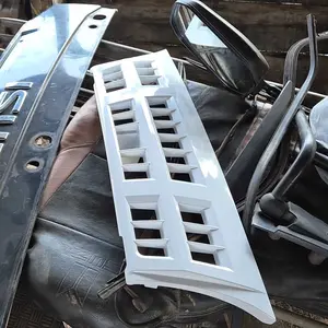 EMGI - Front Grille ELF NKR71 - PUTIH