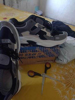 Product Review of Luckyfanstore Sepatu Sneakers REFLECT Hitam Putih Casual Sports - E13 Pria Shoes Running Kasual from W**0 1