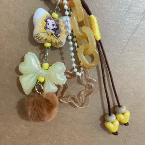Gantungan Kunci Karakter Cantik dengan Rantai dan Hiasan Bulu Coklat untuk Tas dan Kunci