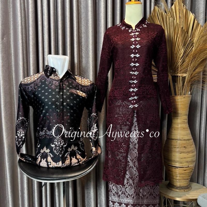 Aywears - Set couple pasangan BURGUNDY kebaya brukat kurung malika dan rok songket dan kemeja battik pasanga.  Kondangan Wanita Pesta 4